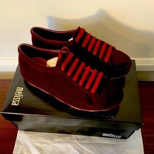 Melissa  Women’s be blocked super soft velvet burgundy sneaker Sz 6 and 7, NIB